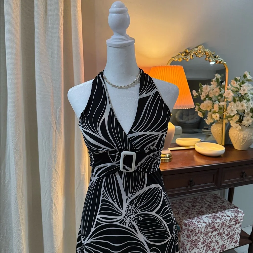 Elegant Black and White Halter Dress - Picture 2 of 6